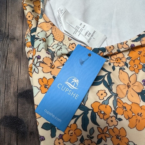 NWT CUPSHE One-Piece Swimsuit, V Neck, Ruffle Tummy Control, Back Tie - Large - Picture 2 of 9